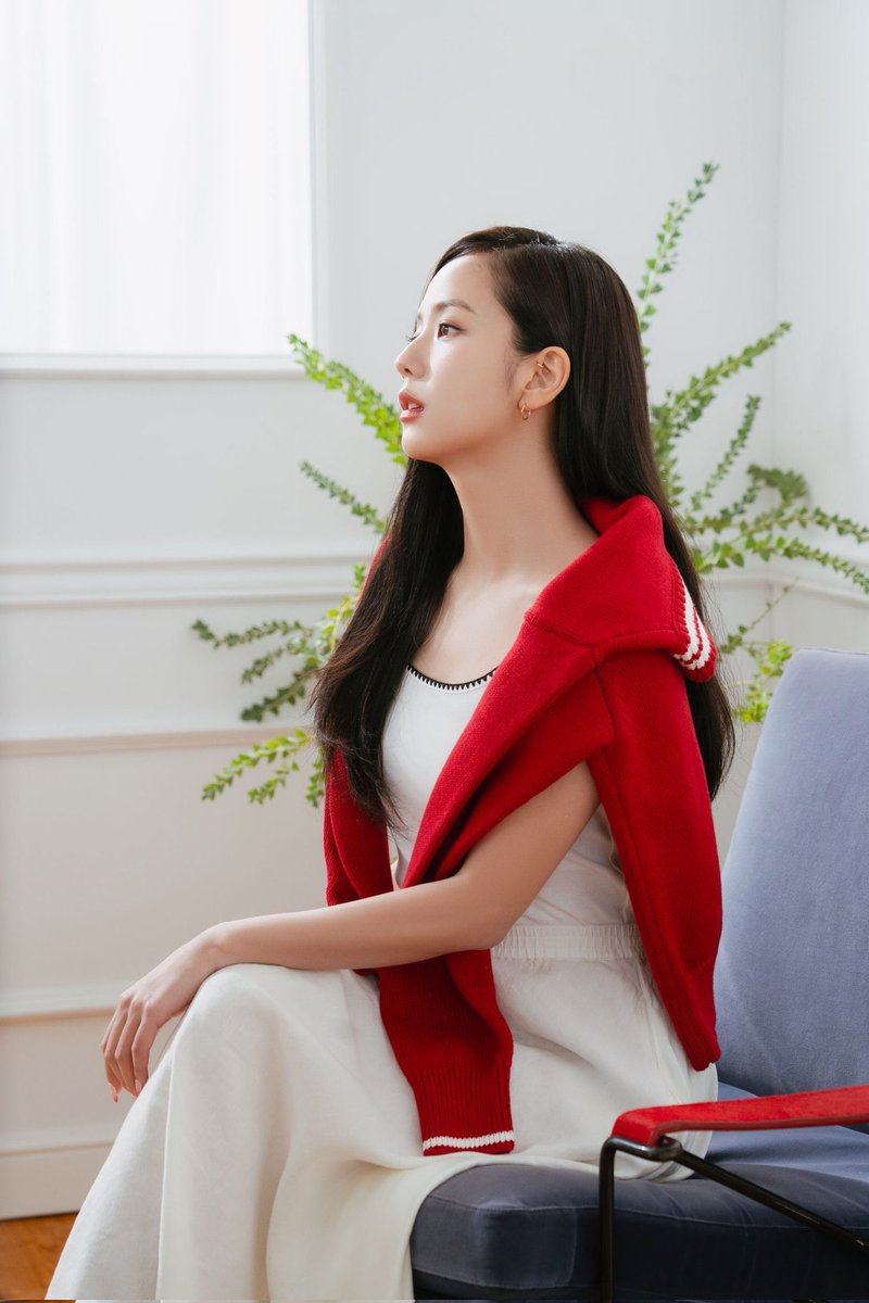 PinksFrance's tweet photo. 🆕 Mise à jour de #JISOO via son application pour les coulisses de la séance photo pour la collection Printemps/Été 2026 de Tommy Hilfiger

🔗https://t.co/l7muuC7ekt https://t.co/YR5P3xUlVL