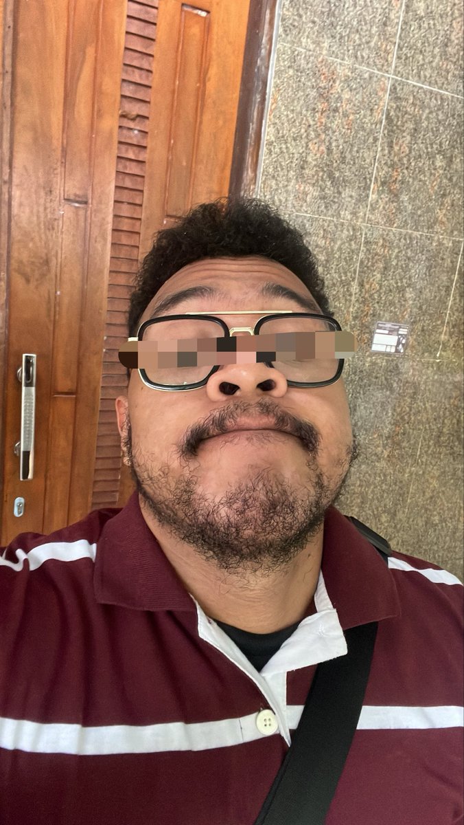 BigK3an's tweet photo. Kissy kissy https://t.co/JhamOvw0o1