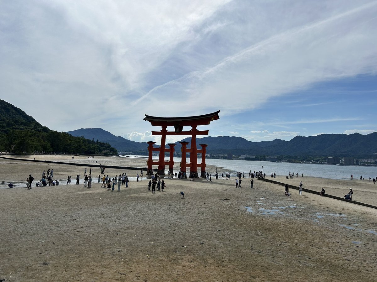 jon110329's tweet photo. 週末、日帰りで宮島に行きました！
本当は厳島神社付近で2時間くらい観光して
アウトレットに行くつもりが、、、
5時間くらい観光してて⛩️🦪🦌🍁🐟
そのまま帰りましたww
なんなら、広島市でお好み焼き食う予定も
飛びましたww
また、別の機会に食べに行きますw
サッカー「代表戦」観戦行こうかな… https://t.co/aYGxMCBFkI