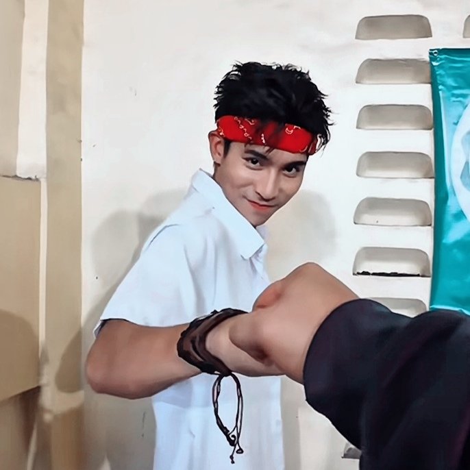 museumofloves's tweet photo. the chokehold that red bandana brent has on me should be studied 😩🤚 https://t.co/Pl8QVvQcVY