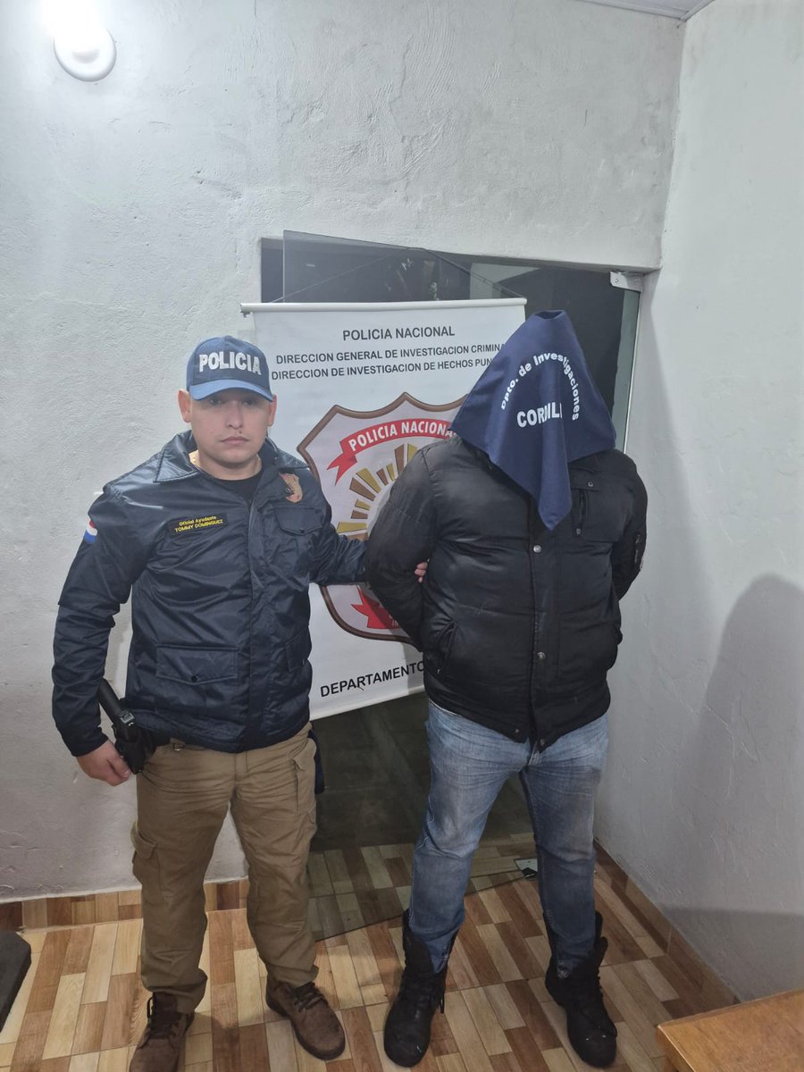 AnibalEspinola1's tweet photo. Uno de los detenidos por el atraco a bancos de Santa Rita es agente penitenciario. Trabaja en la cárcel de mujeres de Emboscada. Ingresó hace 3 meses. Se llama Ramón Leonardo Bogado. https://t.co/iF9Q4mCvYg