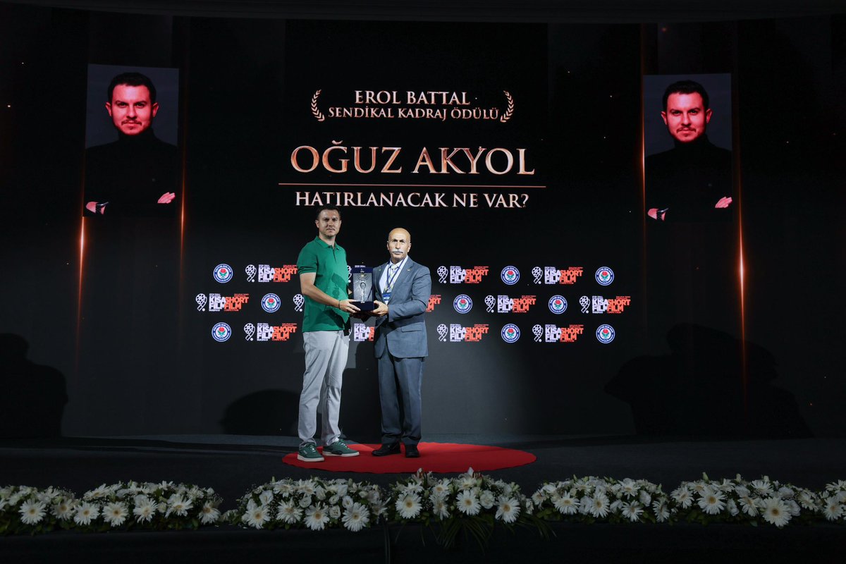 EgitimBirSen's tweet photo. 🎬 Eğitim Temalı 9. Uluslararası Kısa Film Yarışması’nda ödüller sahipleriyle buluştu
 
🏆 Erol Battal Sendikal Kadraj Özel Ödülü: Oğuz Akyol- “Hatırlanacak Ne Var?” 
 
#EBSkısafilm
#BugününYarınlarınVeKalıcıİşlerinSendikası https://t.co/thJCs7HWDE