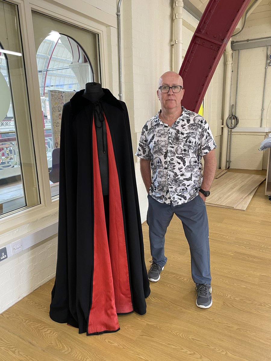 DracSoc's tweet photo. We're looking forward to welcoming GRAHAM ROWE to our Summer Meeting on Saturday, where he'll give a talk on 'Cloaking the Count'. 

The Hammer cloak, owned by the Society, is pictured below with DS Exec Officer, Des Bradley. https://t.co/2sNfps8TnM