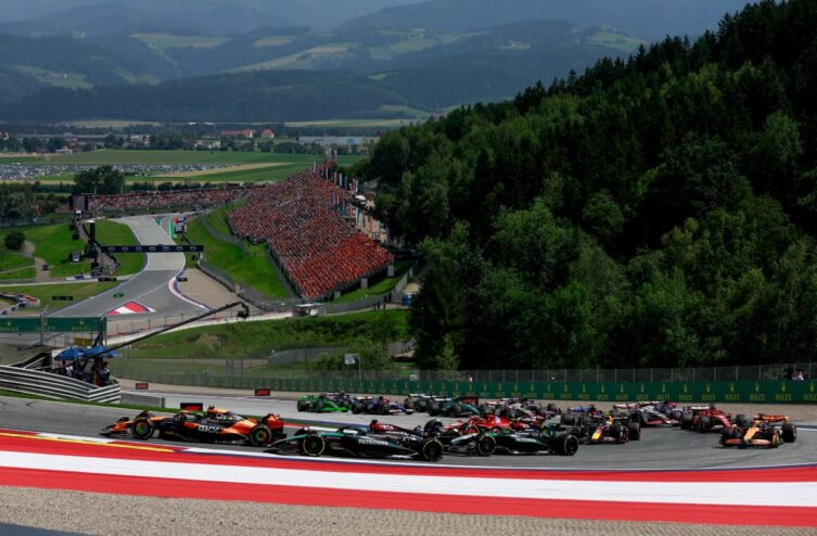 EstagiariodaF1's tweet photo. PRÓXIMA CORRIDA F1: GP da Áustria 🇦🇹

Data: 28 de junho
Horário: 10h (Brasília)
Circuito: Red Bull Ring 
Último vencedor: Lando Norris