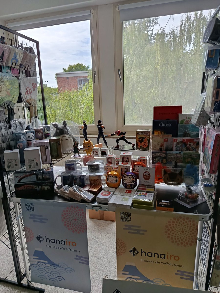 HanairoD6523's tweet photo. 🎌 Die Vorbereitungen laufen!

Am Sonntag sind wir beim Tag der offenen Tür des TKW dabei. 🇯🇵✨

https://t.co/ZkD9s1K24E

An unserem Stand findet ihr eine Auswahl an japanischen Geschenkideen, Totoro-Artikeln, Figuren, Schreibwaren, Tassen und vielem mehr. https://t.co/a6FIy9TMjJ