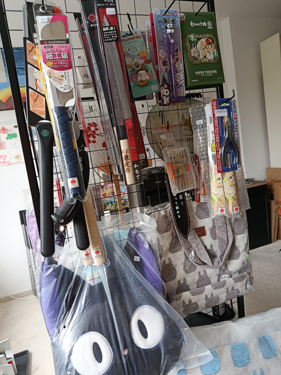 HanairoD6523's tweet photo. 🎌 Die Vorbereitungen laufen!

Am Sonntag sind wir beim Tag der offenen Tür des TKW dabei. 🇯🇵✨

https://t.co/ZkD9s1K24E

An unserem Stand findet ihr eine Auswahl an japanischen Geschenkideen, Totoro-Artikeln, Figuren, Schreibwaren, Tassen und vielem mehr. https://t.co/a6FIy9TMjJ