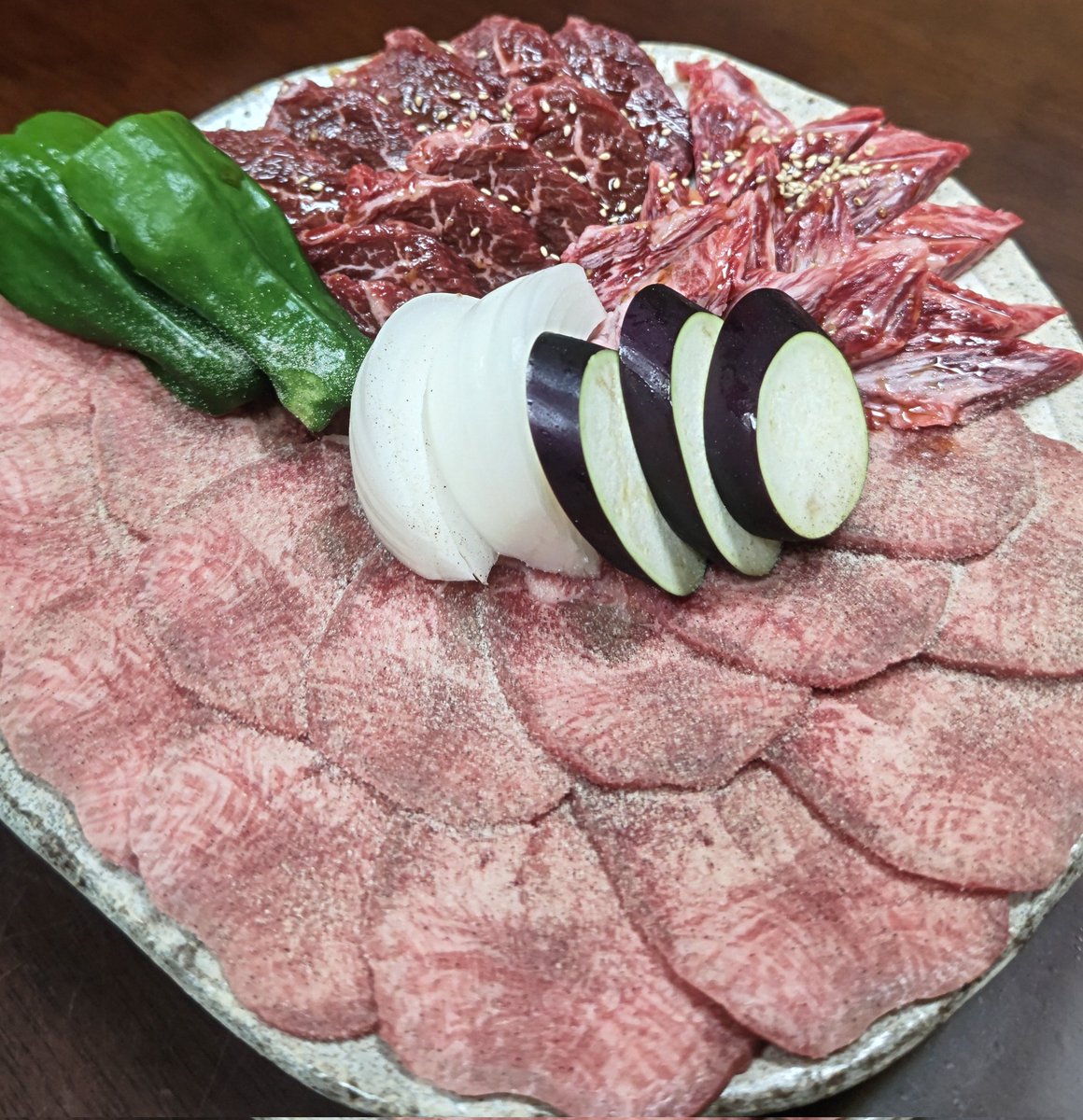 JN_299's tweet photo. 今夜は仲良し後輩と焼き肉
魚多めの生活だったから新鮮フレッシュ https://t.co/Y43yFnDSw4