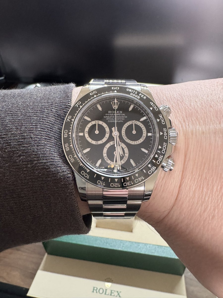 baron_sky7's tweet photo. もう金無垢の時計はいらんね。割高割高。
そろそろ値崩れする。
もう欲しく無いもの。

ステンレスで人気のモデルがコスパ共に最強です🙆‍♂️ https://t.co/qwgmqVYnq1
