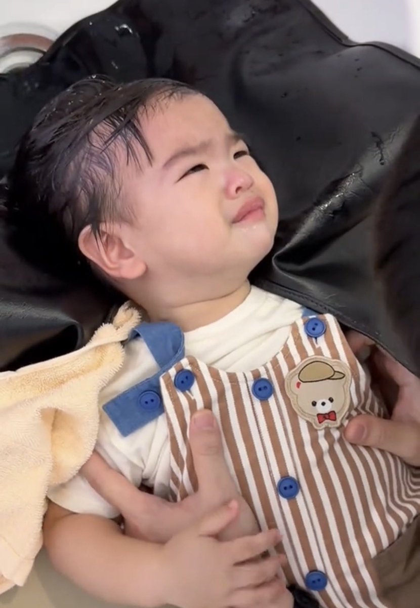 nadeariiiz's tweet photo. เด้นม่ายชอบสระโผมมมมมมม มุ้แง 😭😭 https://t.co/D7u1i1KG6b