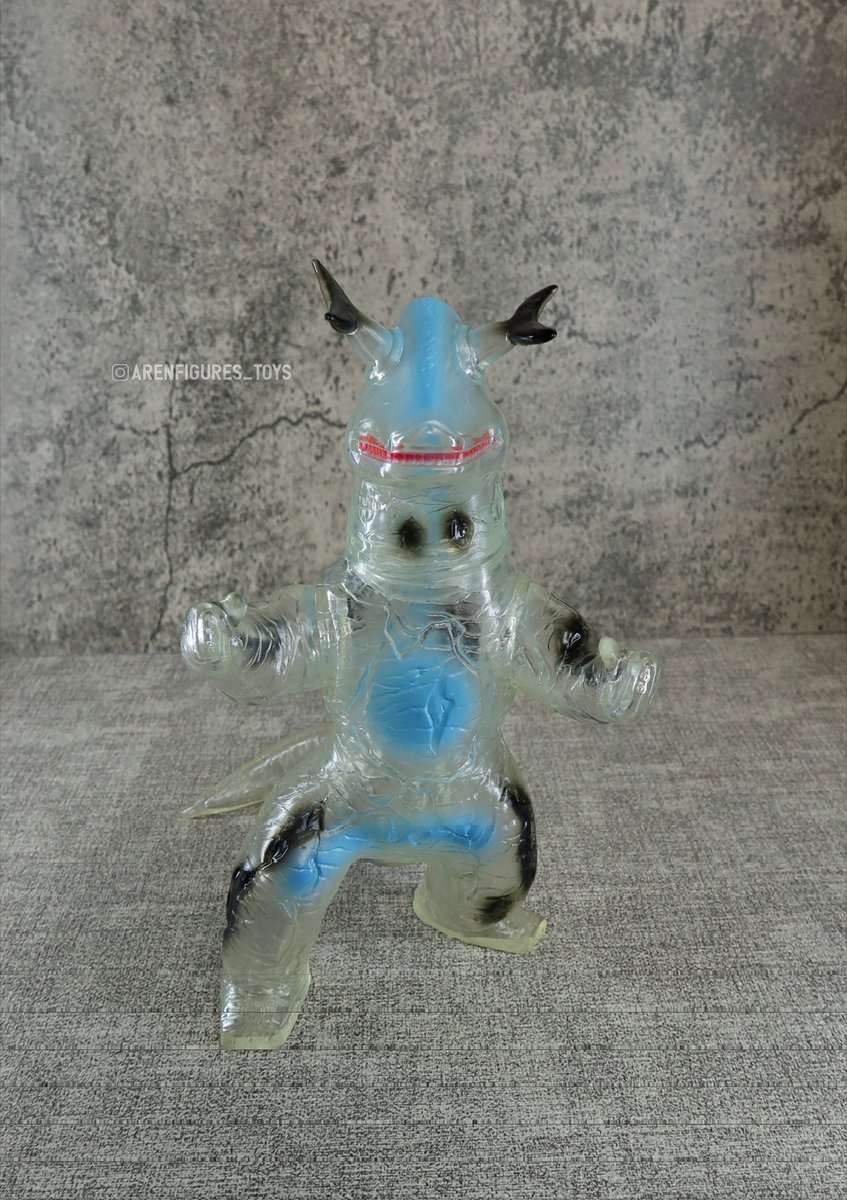 arenfigurestoys's tweet photo. 開封 ウルトラセブン エレキング ブルマァク 怪獣シリーズ 復刻 クリア (Clear Ver.)
全高：22.5公分
#ブルマァク #ソフビ #Eleking #bullmark #arenfigurestoys 
#ウルトラマン 
Watch more : https://t.co/Bxy2cCGMrJ https://t.co/NuKmXdFNZT