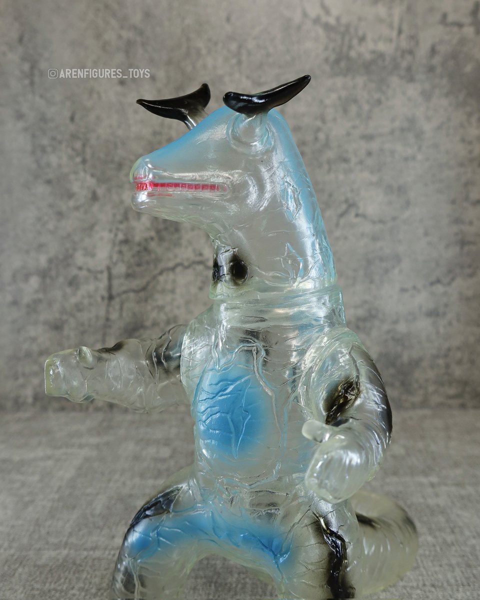 arenfigurestoys's tweet photo. 開封 ウルトラセブン エレキング ブルマァク 怪獣シリーズ 復刻 クリア (Clear Ver.)
全高：22.5公分
#ブルマァク #ソフビ #Eleking #bullmark #arenfigurestoys 
#ウルトラマン 
Watch more : https://t.co/Bxy2cCGMrJ https://t.co/NuKmXdFNZT