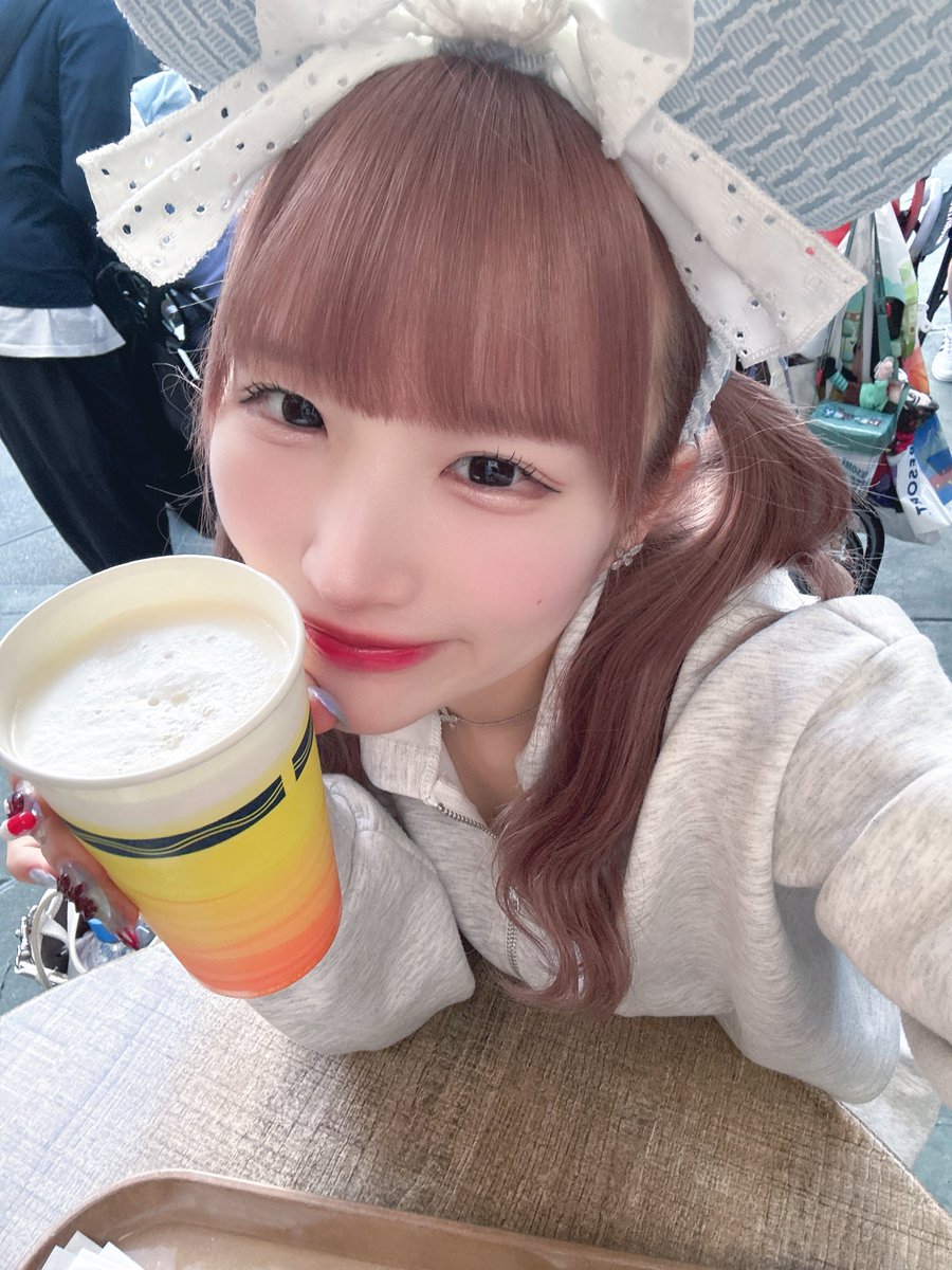renpha_fr2pon's tweet photo. ディズニーでも🍺！ https://t.co/p2Rv0FMkzw