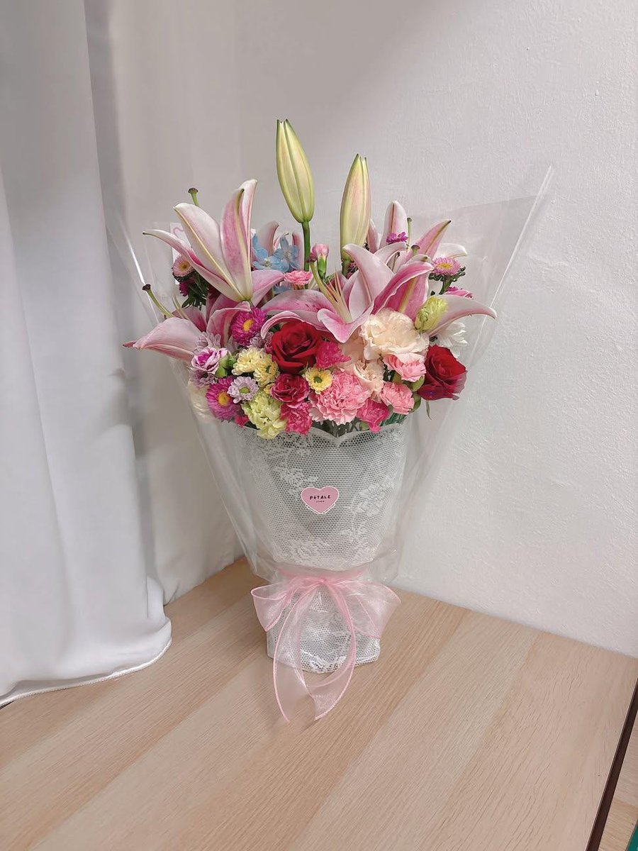 PetaleStudio's tweet photo. The Attention Seeker Bouquet ❤️

Designed for a client who wanted all eyes on her sister. Bold, beautiful, and impossible to ignore. ✨ https://t.co/myiPcdo1dp