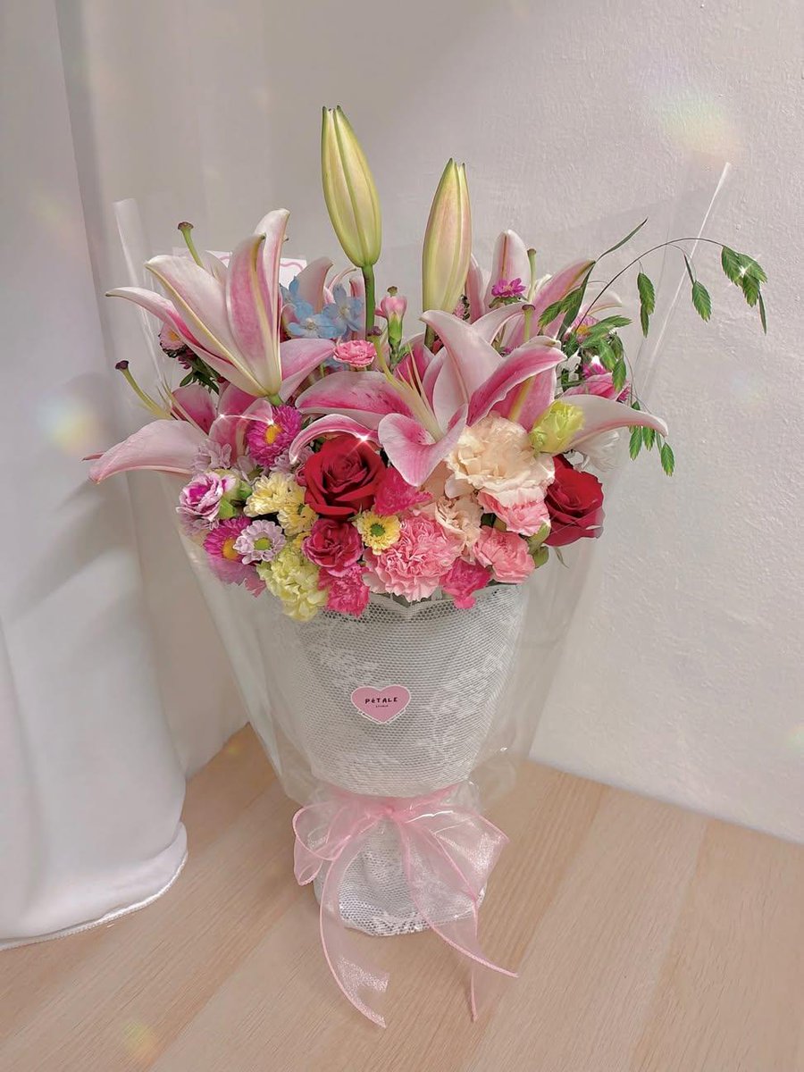 PetaleStudio's tweet photo. The Attention Seeker Bouquet ❤️

Designed for a client who wanted all eyes on her sister. Bold, beautiful, and impossible to ignore. ✨ https://t.co/myiPcdo1dp