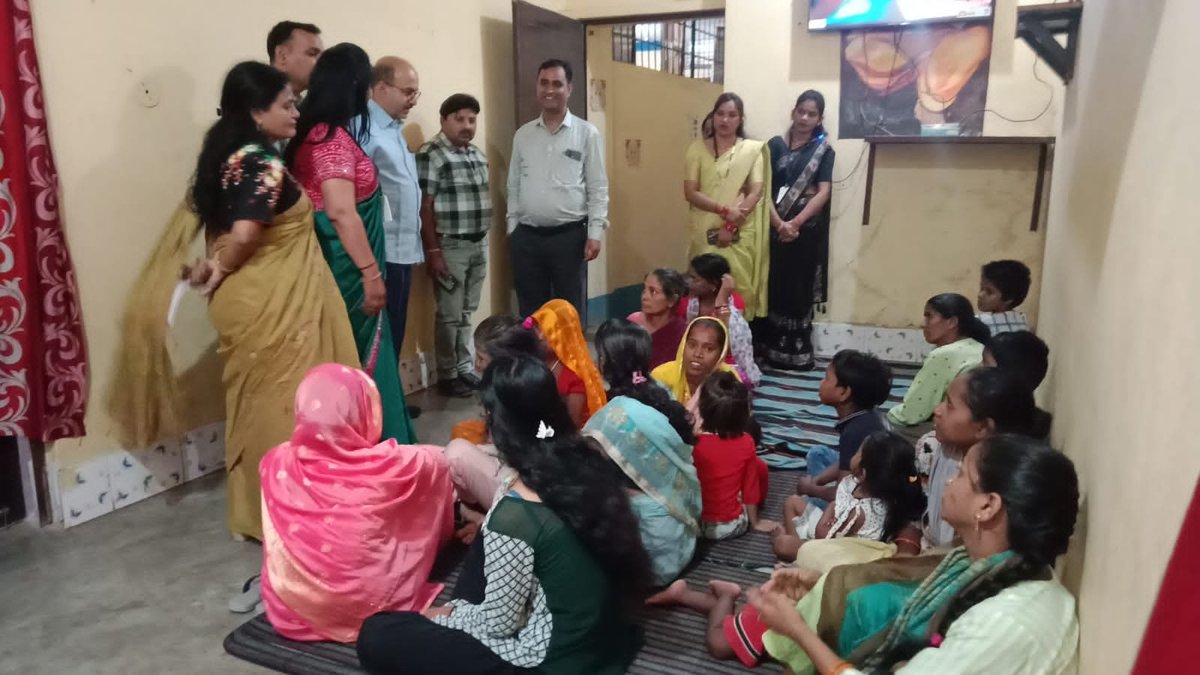 CCgpvs's tweet photo. आज दिनांक 17 /6 /26 को सहायक संचालक  श्री साजिद मेनन एवं बाल संरक्षण अधिकारी श्री आशीष गुप्ता, नवा बिहान से संरक्षण अधिकारी  वितबाला श्रीवास्तव  के द्वारा संस्था का निरीक्षण किया गया । शक्ति सदन से संबंधित व्यवस्थाओ व दस्तावेजो की जांच कर डेटा की जानकारी लिया गया। https://t.co/MD5eqJMwiI