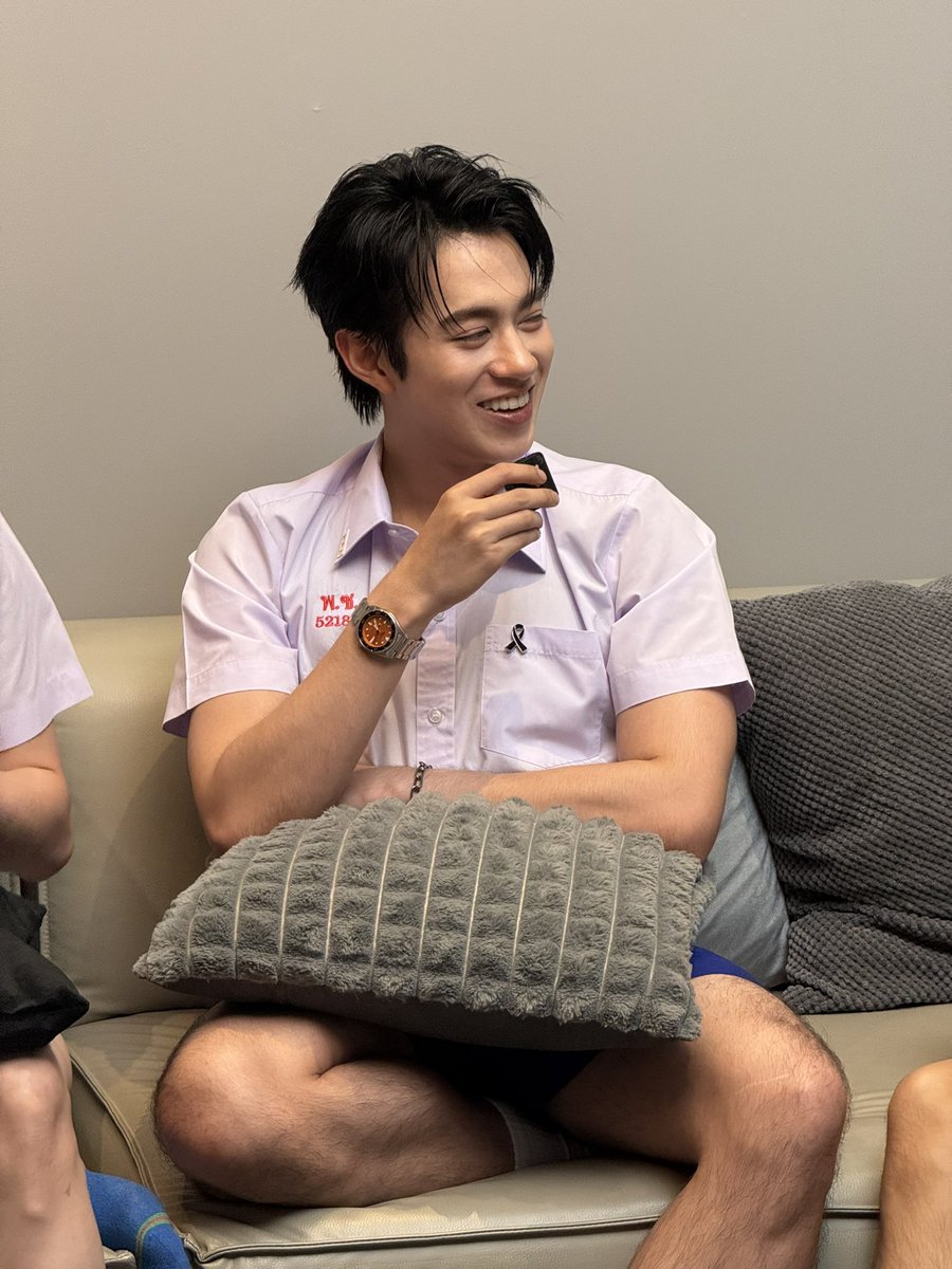 PROXIE_Official's tweet photo. อะไรทำให้พี่ใหญ่ยิ้มได้ขนาดนี้

#PROXIE_กว่าจะขี้แง
#PROXIE_NextButNever
#PROXIEth
#bROTHERSMUSIC https://t.co/rEX4WSxp3D