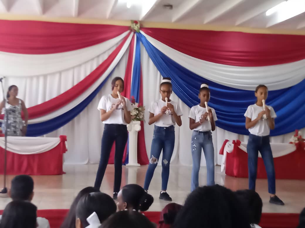 DgeMtz's tweet photo. 🎓 ¡Graduación Pedagógica!
🏫 Escuela "René Fraga Moreno".
📚 Cuarto año culmina con éxito.
⭐ Ellos son los nuevos educadores que llevarán la antorcha del saber.
🎈 ¡Felicidades a todos!
 #dgmemtz #CubaMined #MatancerosEnVictoria #GobMtz #DPEMatanzas https://t.co/dhnItvnAMq