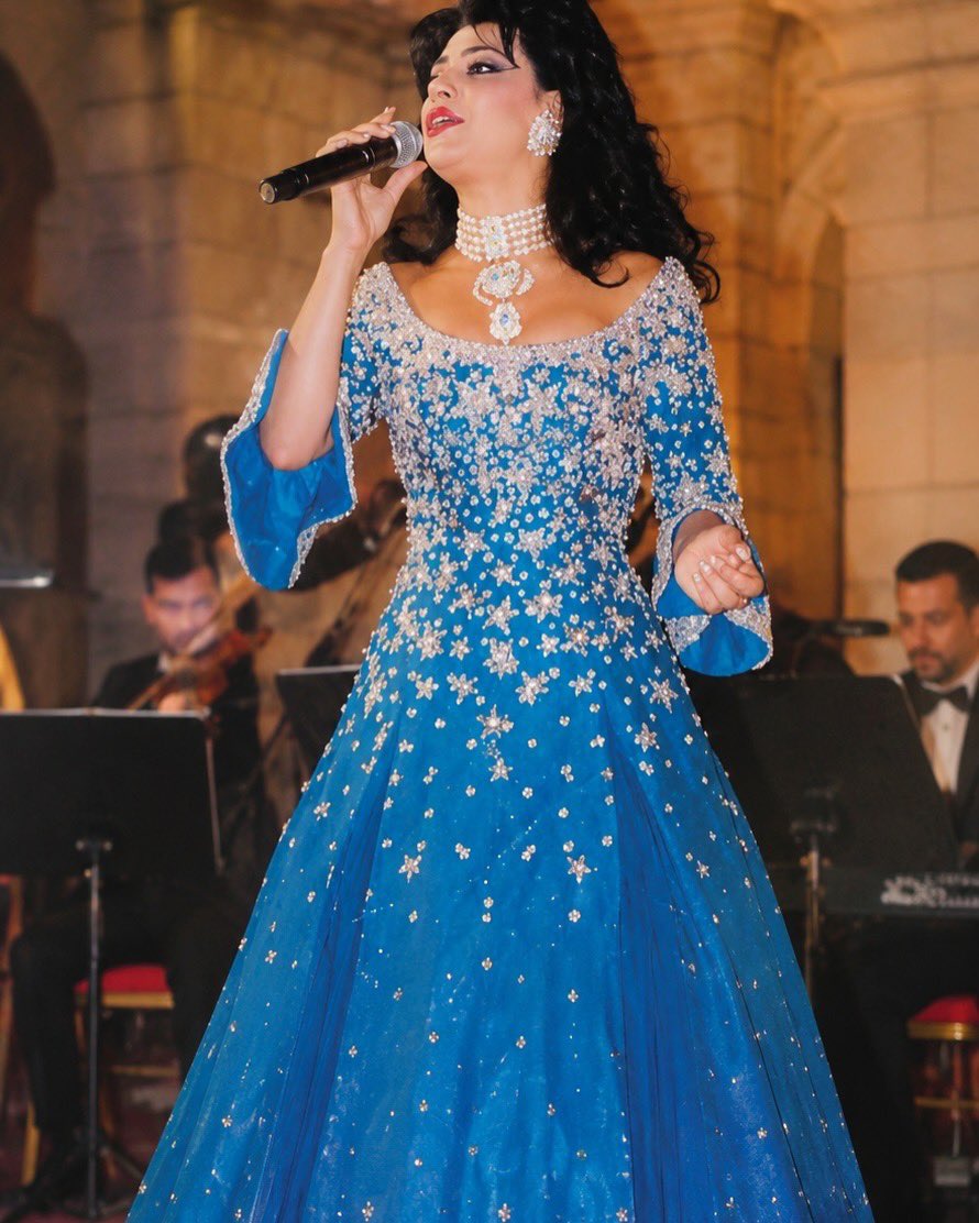 GoldenFashi's tweet photo. اناقة نجوى كرم في التسعينات 😍 https://t.co/fx4dEb2U0B