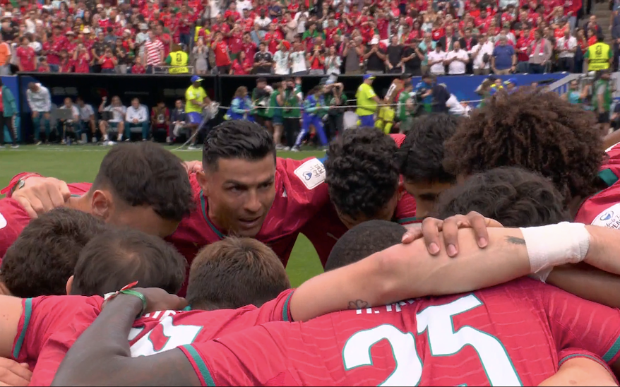 TouchlineX's tweet photo. 📸 - CRISTIANO RONALDO IS MOTIVATING THE TEAM!

THIS IS THEIR LEADER, THIS IS THEIR INSPIRATION, THIS IS THEIR GOAT! 🇵🇹💫 https://t.co/hfKfKxAFlI