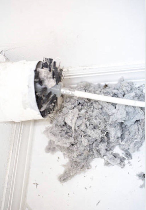 cityofwsfire's tweet photo. Dryer vent safety is crucial to prevent fire hazards. Protect your home with these tips:
🧺 Clean the lint trap after each load.
🧺 Clean the vent at least once a year.
Take a few minutes to clean and maintain your dryer to keep your home safe! #SafeatHome #WSFire https://t.co/d7fBhoJAf1