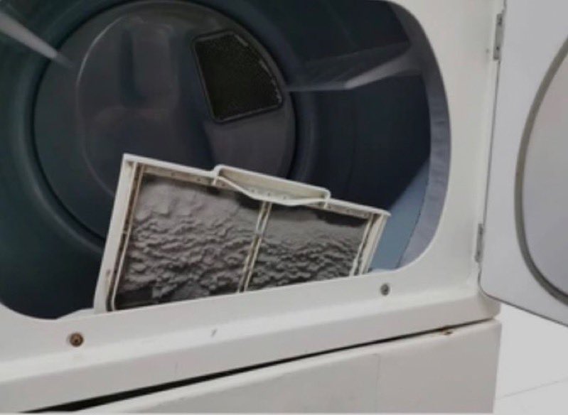 cityofwsfire's tweet photo. Dryer vent safety is crucial to prevent fire hazards. Protect your home with these tips:
🧺 Clean the lint trap after each load.
🧺 Clean the vent at least once a year.
Take a few minutes to clean and maintain your dryer to keep your home safe! #SafeatHome #WSFire https://t.co/d7fBhoJAf1
