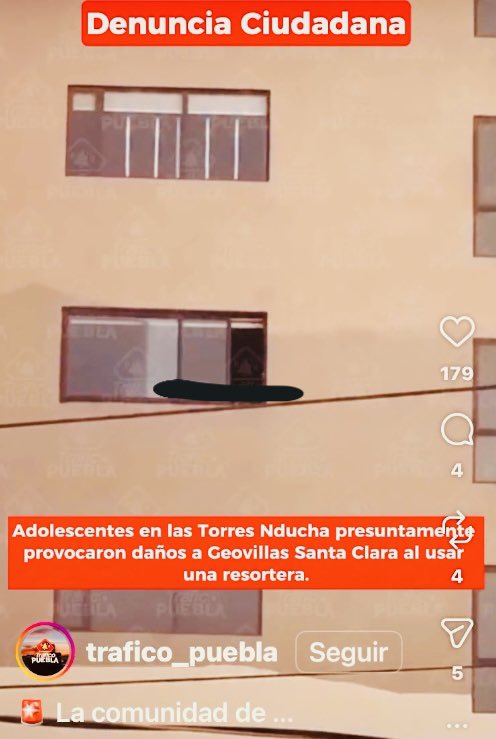 Solmari676's tweet photo. JÓVENES CON CHARPE TIRARON BALINES DESDE VENTANA EN TORRE NDCHA EN GEOVILLAS REPORTARON CIUDADANOS
#Destacada #Redtv | 🚨Reportes emitidos directamente por la comunidad vecinal desmintieron las versiones difundidas en redes sociales que pretendían vincular los recientes ataques viales de la Vía Atlixcáyotl con un estudiante de la Universidad Anáhuac. El origen de los daños materiales registrados en la zona residencial corresponde a una falta de orden estrictamente civil y familiar que fue sacada de contexto por portales informativos.
De acuerdo con las denuncias de origen compartidas por los propios afectados a través de plataformas comunitarias independientes como el canal de Tráfico Puebla, el incidente habitacional involucró a dos adolescentes quienes, desde las ventanas de los desarrollos verticales en los límites de la Torre Nducha y el Fraccionamiento Geovillas Santa Clara, se encontraban lanzando balines utilizando charpes (resorteras) de alta presión hacia los terrenos y calles internas.
Esta acción vandálica provocó la ruptura del cristal de un automóvil particular estacionado en las inmediaciones de la Avenida Casiopea, hecho que ya es atendido por las administraciones vecinales y los padres de los menores para la correspondiente reparación del daño.
La cronología oficial de los proyectiles
Para el rigor de la investigación, las carpetas ministeriales de la Fiscalía General del Estado (FGE) y los informes de la Secretaría de Seguridad Ciudadana (SSC) marcan una clara diferenciación técnica y geográfica entre ambos escenarios:
Los primeros casos: En los ataques iniciales documentados en la zona metropolitana (incluyendo el incidente del pasado 12 de enero donde un menor de edad resultó lesionado en la mandíbula), las autoridades señalaron que los automovilistas fueron impactados por balines y perdigones de acero. Dichos objetos metálicos romos son consistentes con tiros de corta distancia mediante resorteras tácticas o rifles deportivos de aire comprimido.
Evolución del calibre: Posteriormente, se indicó por parte de la Secretaría de Seguridad Ciudadana (SSC) que las agresiones directas sobre los carriles centrales de la Vía Atlixcáyotl sufrieron una escalada de violencia. Los peritajes de balística forense en los parabrisas de los últimos vehículos afectados confirmaron impactos de proyectiles reales de arma de fuego calibre 9 milímetros, presuntamente detonados por un delincuente oculto en las zonas oscuras de los camellones a nivel de calle.
La reconstrucción de los hechos de carácter vecinal confirma que la distancia física superior a los 250 metros que separa a las torres de los carriles centrales de la autopista urbana hace inviable que los menores del charpe guardaran relación con el tirador nocturno del arma de fuego. Tirador que aún no es identificado.
#InformaciónParaTi #Redtvnoticias #información
Captura video : Tráfico Puebla