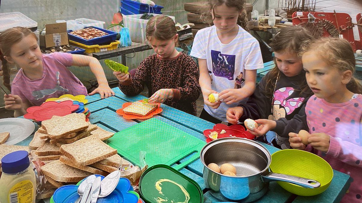 PrimaryWeeton's tweet photo. Lettuce week - Class 2 decided to make egg and lettuce sandwiches with their lettuce. https://t.co/K8ZBrxfA8u