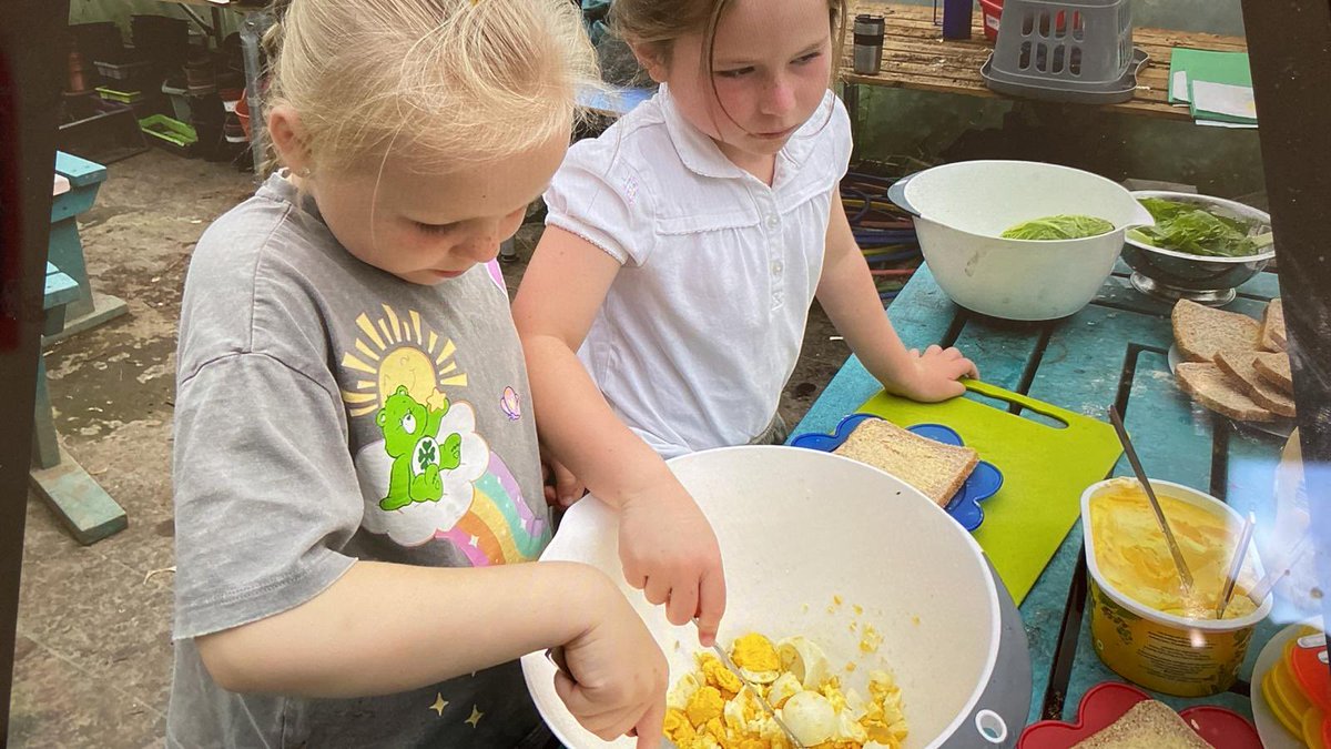 PrimaryWeeton's tweet photo. Lettuce week - Class 2 decided to make egg and lettuce sandwiches with their lettuce. https://t.co/K8ZBrxfA8u
