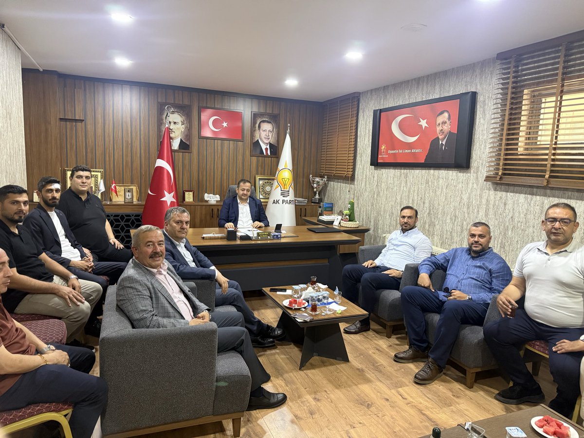 erhansarigol's tweet photo. Çubuk ilçe başkanlığımıza ziyarette bulunup teşkilat mensuplarımızla hasbihal ettik. https://t.co/A0sdNKx6l0