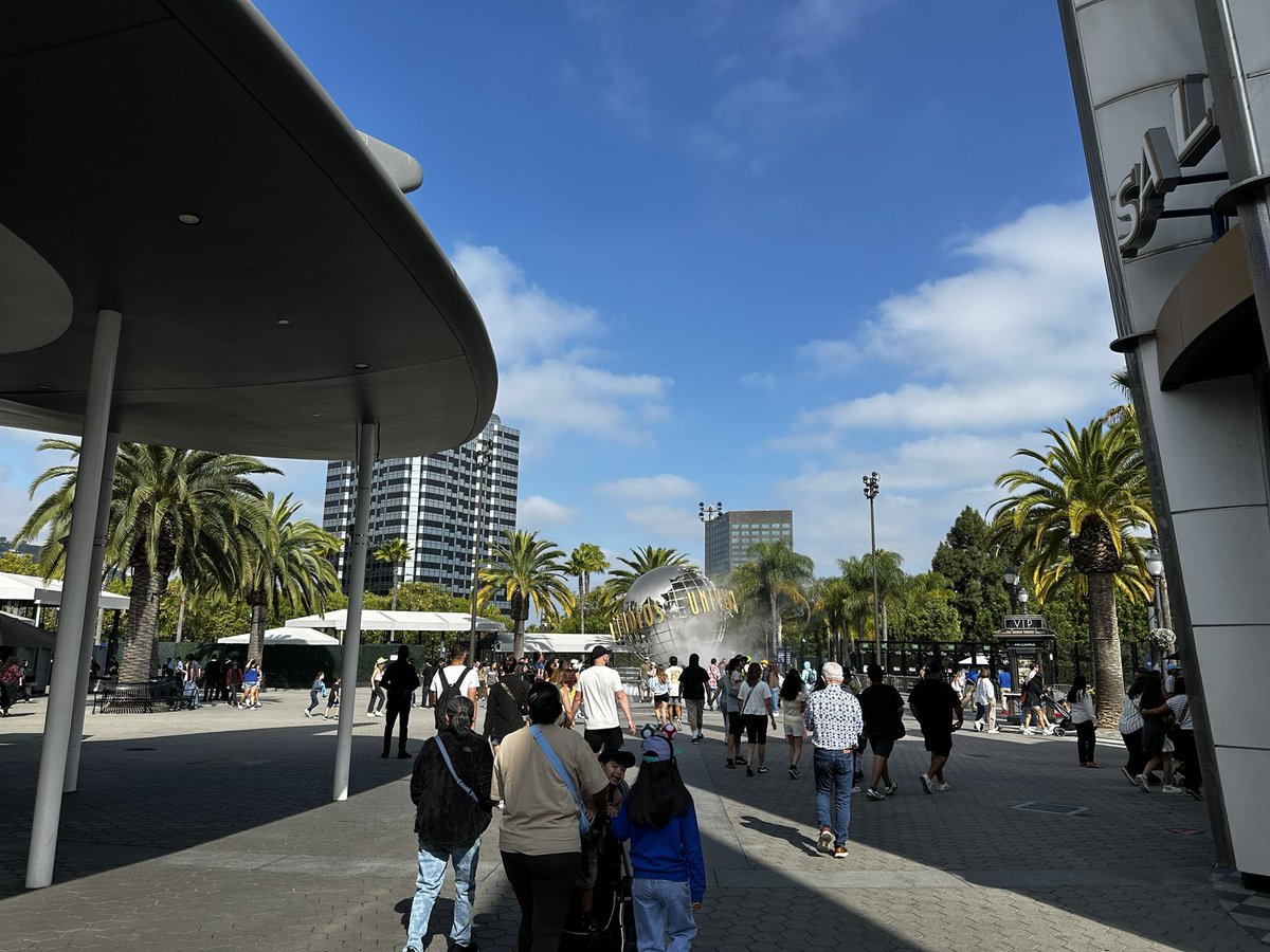insideuniversal's tweet photo. And for the first time since 2001, once you go through security at the parking structures guests may move between CityWalk and the theme park without going through security. @UniStudios https://t.co/6RaV1fkVyU