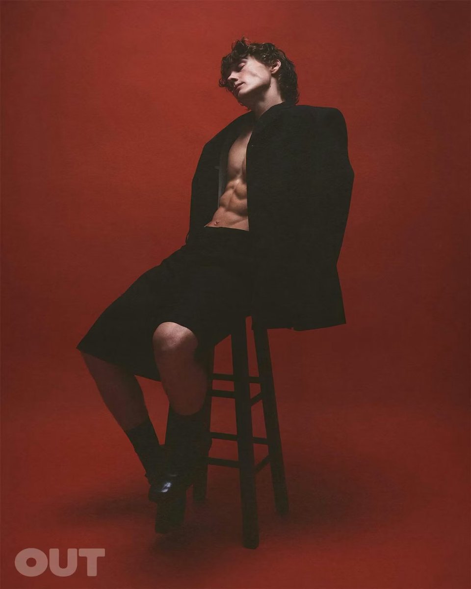 weylerhq's tweet photo. Hunter Doohan shows off his insanely defined abs in new photoshoot for Out Magazine. https://t.co/yGLI3wJuDH
