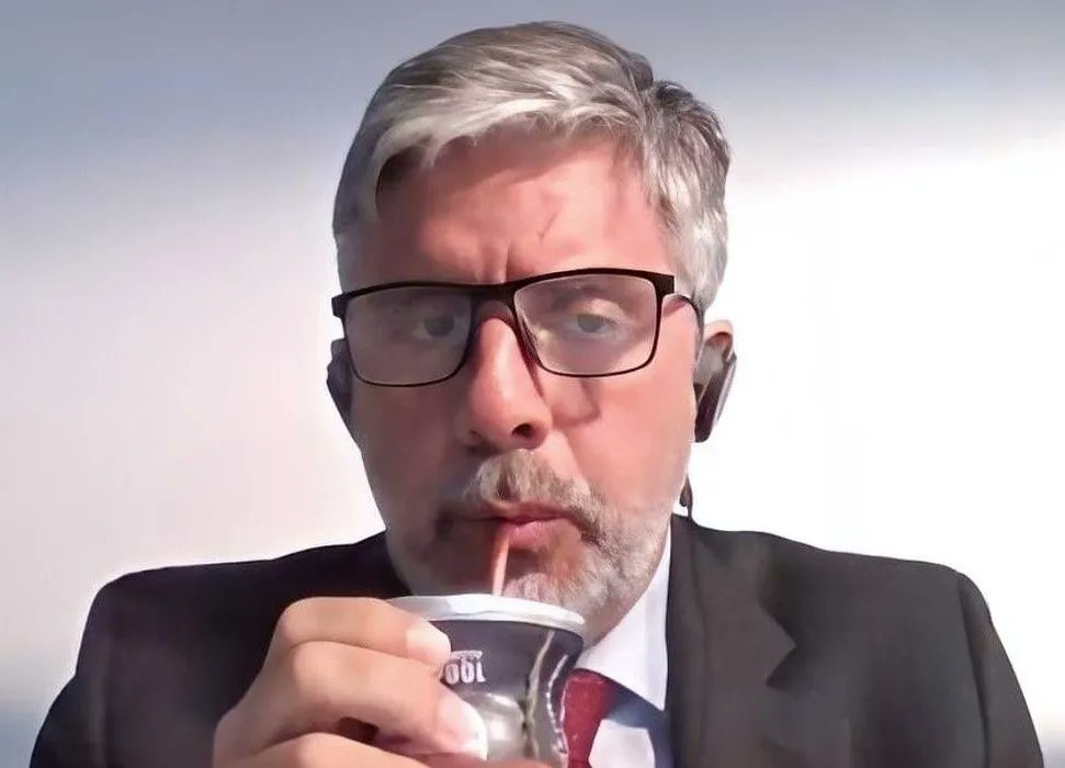 MaximoKFan's tweet photo. Rodrigo Giménez Uriburu es el juez del TOF 2 y un engranaje fundamental del Partido Judicial que condenó a Cristina y es su fetiche seguir persiguiéndola. Para entender quién es, hay que saber de dónde viene. Hoy en @clarincom salió esta data en la tapa. Abro hiloooooo https://t.co/GGPjxZX4Om