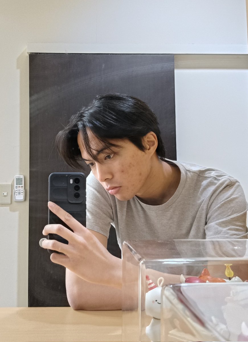 cmbtmode's tweet photo. me vs my comfort horror https://t.co/FPxmcid0l3