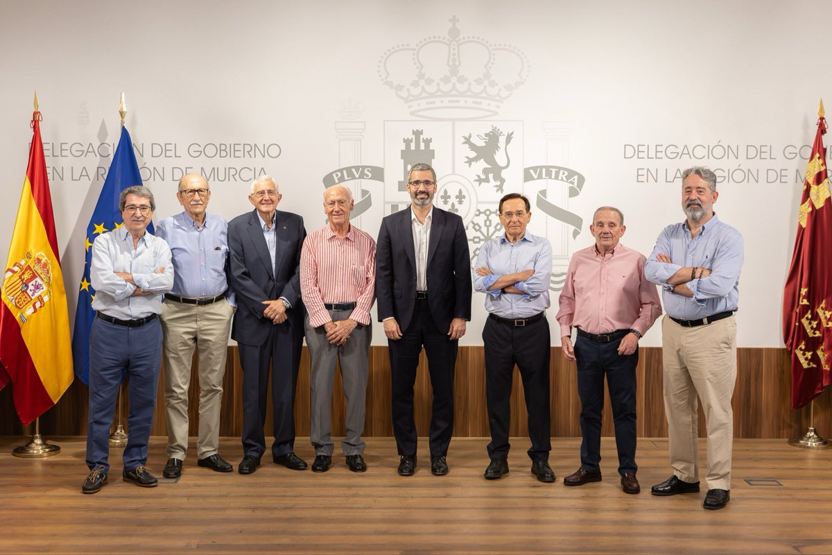 Lucassayala's tweet photo. Enriquecedor encuentro con el grupo de opinión Los Espectadores para reflexionar sobre los grandes desafíos que afrontamos como Región.

Gracias por vuestra valiosa contribución al desarrollo de la R. de Murcia, aportando conocimiento, experiencia y análisis al debate público. https://t.co/Dm3qStxm8r