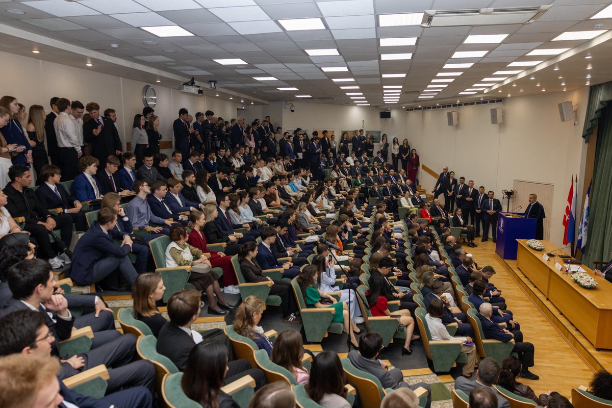 TC_Disisleri's tweet photo. Bakanımız @HakanFidan’a Moskova’da MGIMO Üniversitesi tarafından fahri doktora unvanı verildi. https://t.co/EqdTKzImg2