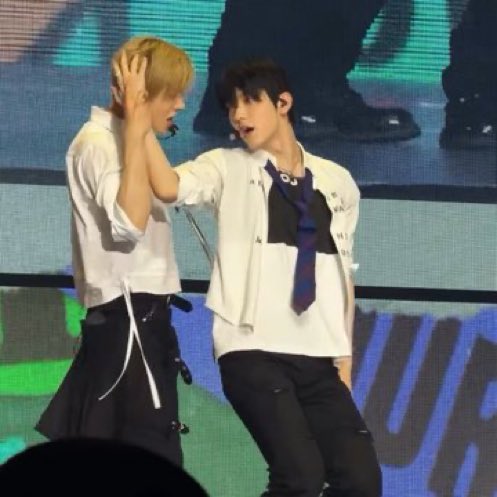 mayxxyj's tweet photo. ใครบอกเคะตัวสูงกว่าเมะไม่ได้คะ ต่อให้จะสูงกว่าเมะกี่สิบเซนติเราก็ย่อให้จมอกเมะได้ค่ะ ความสูงไม่เคยเปนอุปสรรค 
#.เคะโมเดล
#.เคะวิคตอเรียซีเคร็ท
#.ผัวเตี้ยเมียนางแบบ https://t.co/v563c02Kwf