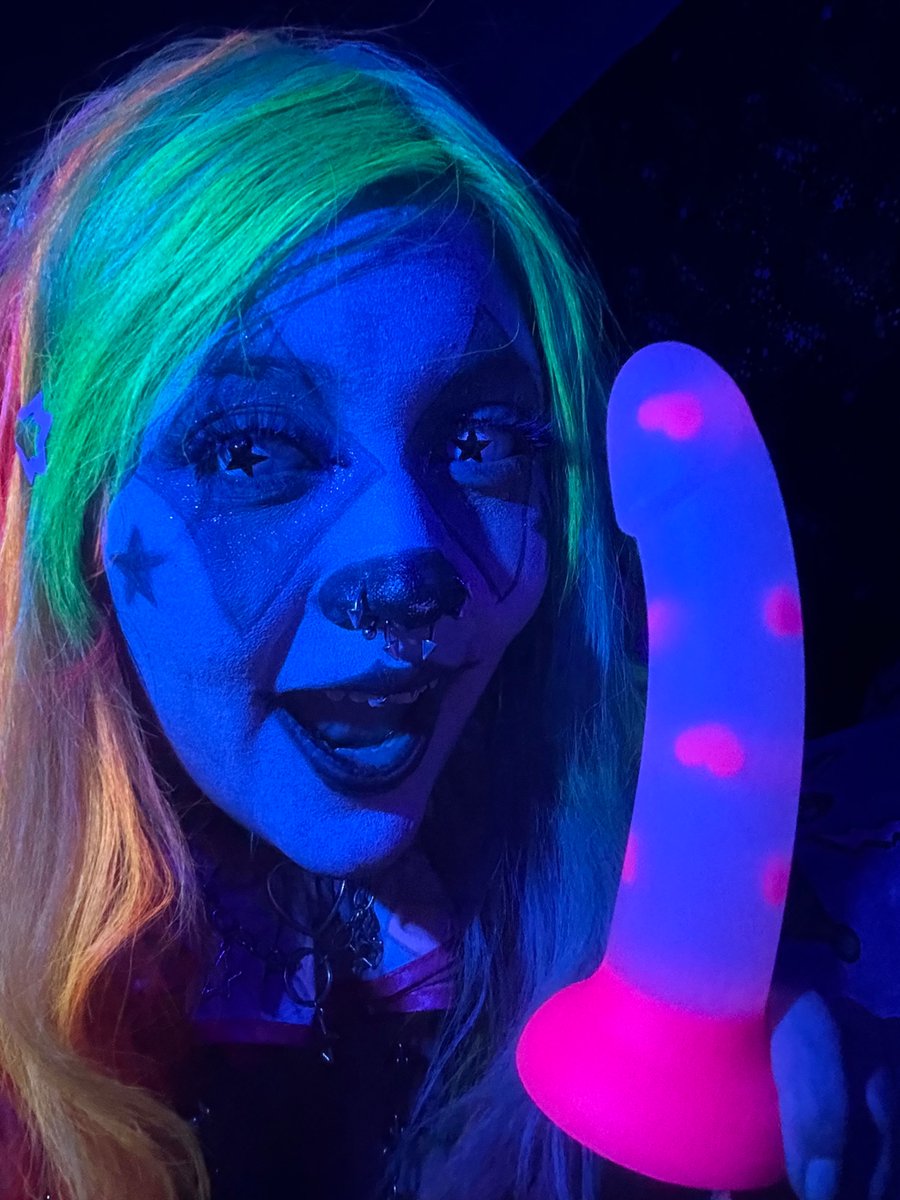 L0VELYCL0WN's tweet photo. does anyone enjoy clown content? 🤡🎪🎠 attach your twitter handle to the payment or check out my bio paypal &amp; cashapp: d3adcl0wn 
:•D nsfw selling content paypig findom onlyfans clown girl https://t.co/7VczN3mNz6