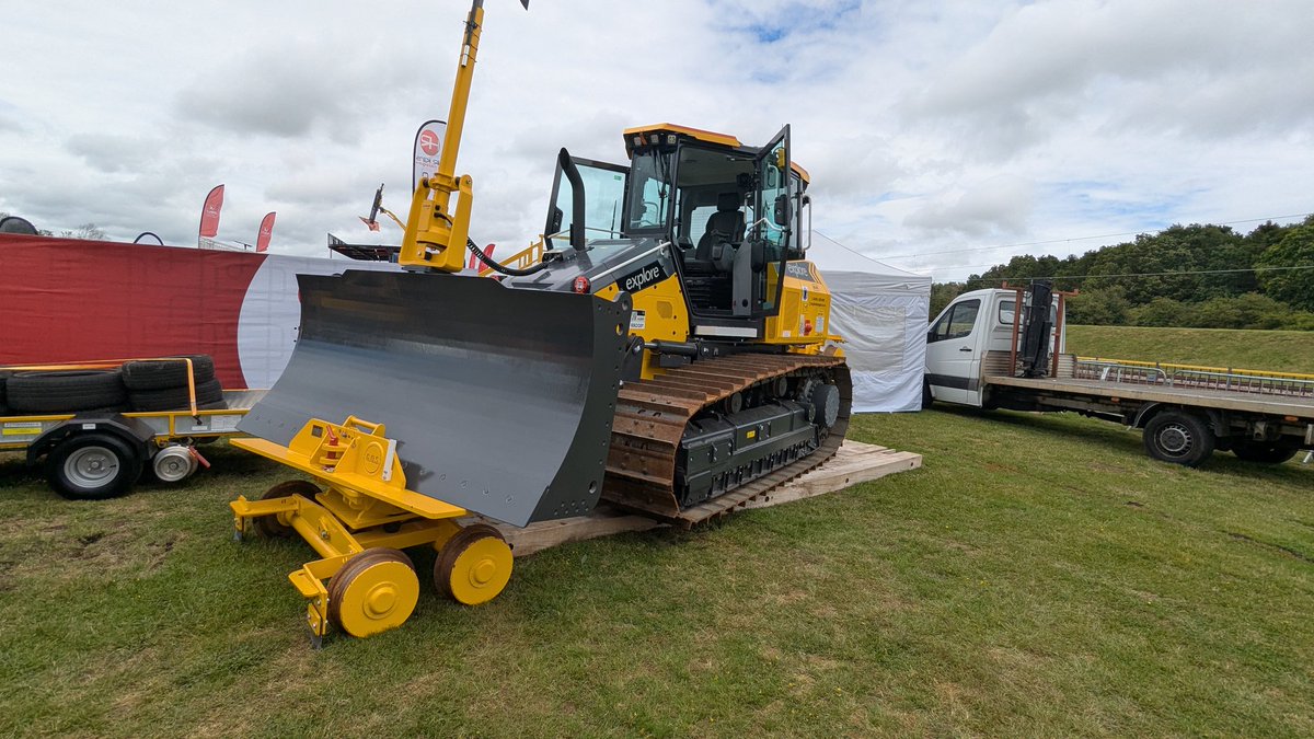 EngFocus's tweet photo. Lots of fascinating kit on display at #RailLive as always. I'm hoping to feature at least 1 or 2 within upcoming videos. Also hoping to produce a video about the new test track and upgrades at Long Marston. https://t.co/hkB3BB0XYu