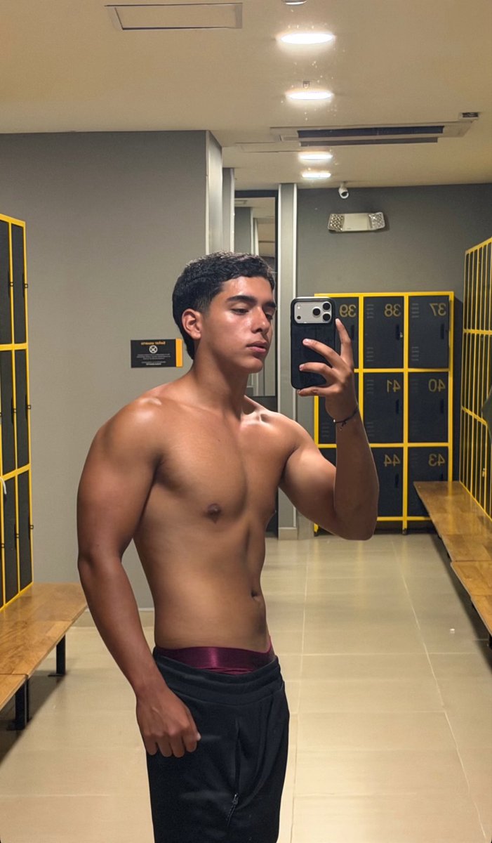 thomasdt125's tweet photo. https://t.co/YeDp3ejUZR 😏🥵 https://t.co/fW44BUxW1h