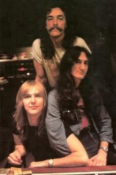 Rush62William's tweet photo. @SteveIsBack2112 @vivien2112 @HumbleAnthem @JackieStaten1 @20th_Centurygal @Mikehomeseller @kristine_stone @cygnusx1net @rushrml @WillyGK1966 @terrell39_andy Happy Willowdale Wednesday Steve!! https://t.co/TUH1gySp8I