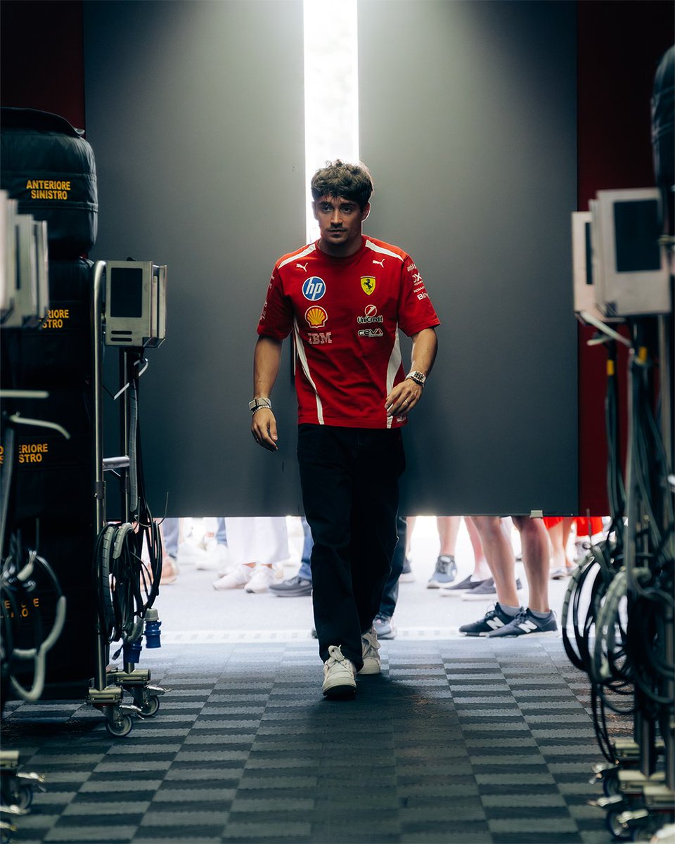 ScuderiaFerrari's tweet photo. Charles always knows how to make an entrance 😮‍💨 https://t.co/0BEcvsNUYy