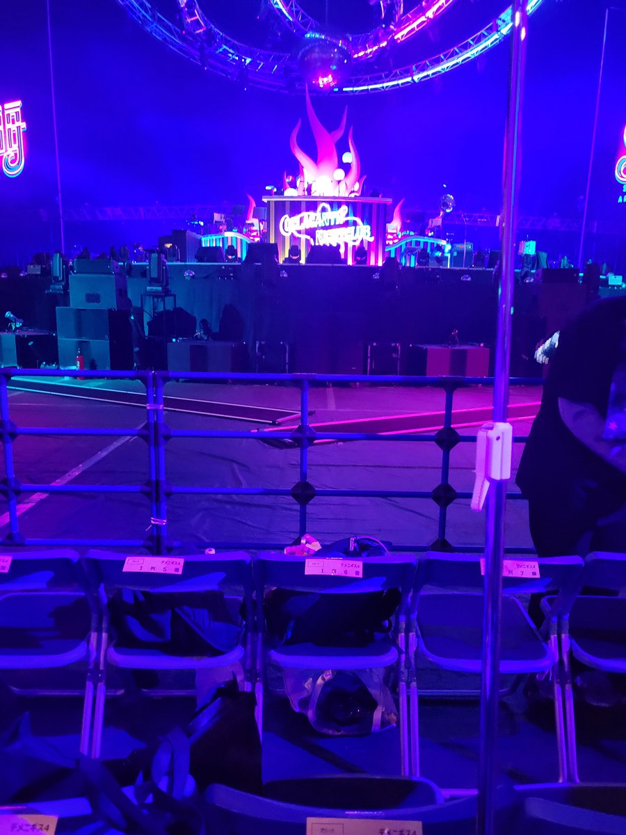 aiko_cafe's tweet photo. 深海は12公演参戦。
初日宮城、runaちゃんに譲ってもらったチケットがまさかのド真ん中2列目で死亡w
イツメンとライブ後打ち上げして楽しかったな。店から出たら最前列の男子3名と遭遇！奇跡的過ぎて感動。
深海ファイナルでまた会えて出会いに感謝。
また皆で飲もうねー！🍺💕 https://t.co/DnvT0lpuIW