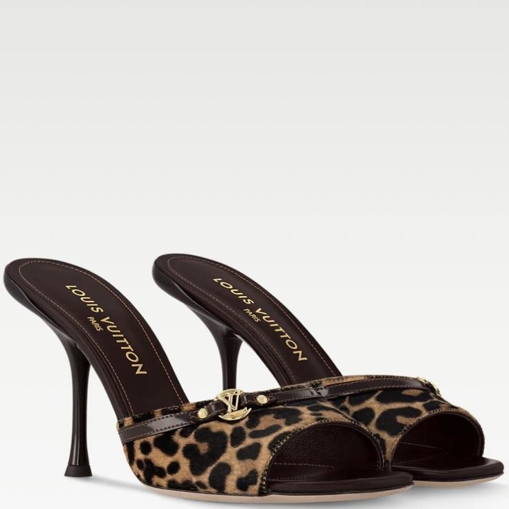 geniuswomanvibe's tweet photo. louis vuitton mules https://t.co/j2qse6RKmA