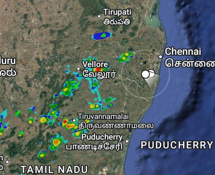 ktccrains's tweet photo. Intense #thunderstorm seen near  #Vellore #Thiruvannamalai  &amp; it's surroundings.If tiny storms over South AP &amp; near Arakkonam triggers fresh cells , then parts of #chennai(ktcc) may see rains near midnight or so,as #rains may hit or miss as of now

#ChennaiRains #TNRains #SWM2026 https://t.co/rVUGBVHA6T