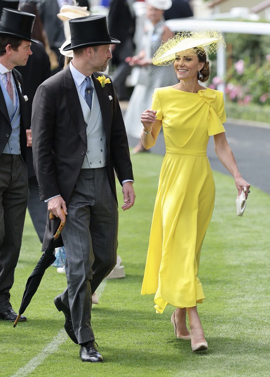 luu297's tweet photo. Oh to be this effortless fabulous 🌻#PrincessofWales   

Image by Chris Jackson https://t.co/9Jjj1OeqFR