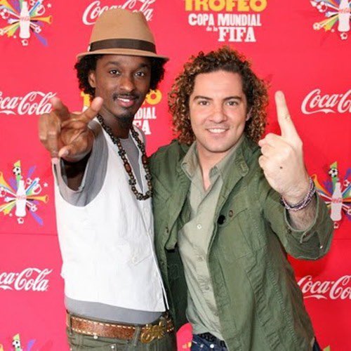 forlanista_'s tweet photo. En 2010 el Wavin Flag: Campeones del mundo

En 2012 el “No hay dos sin tres”: Campeones de Europa 

Te necesitamos, maestro @davidbisbal 

HAZLO. https://t.co/Zjy6rXk1vb