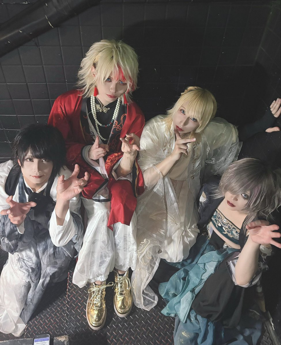 sinme_official's tweet photo. 5/29 池袋black hole公演

ご来場ありがとうございました⛩️

フロアを動かす-神-メトリー、マジで神‼︎

次回6/30(火)渋谷REX

たくさんのご来場お待ちしております！！ https://t.co/z31bu9ftrq