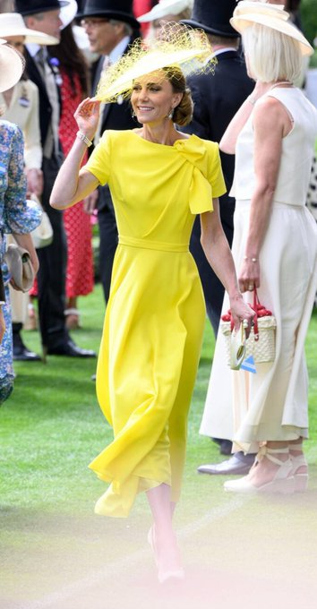 christo34036850's tweet photo. Shine On #AscotRacecourse #Ascot πβHRH #mentalhealthawarenessweek #weekendvibes #ClassyStyle #FashionInspo #ElegantStyle #ChicLook #Fashionista #frockingFabulous #FutureQueen #queenbee #PrincessofWales #CatherinePrincessOfWales #CleanGirl ππ΄σ §σ ’σ ·σ ¬σ ³σ Ώ https://t.co/LmguzVzPsg