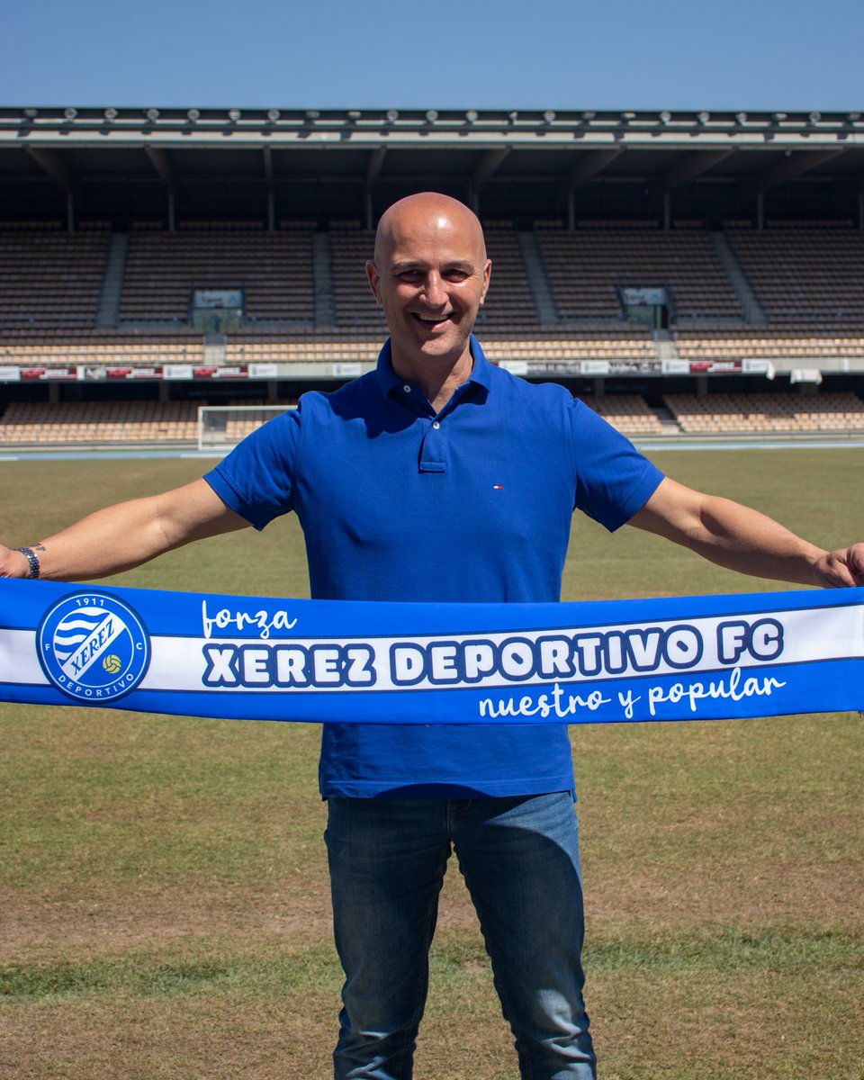 XerezDFC's tweet photo. Chus Trujillo 🤝 #XerezDeportivo

🙌 ¡Bienvenido a tu nueva casa, míster! https://t.co/DLMQN47MIy