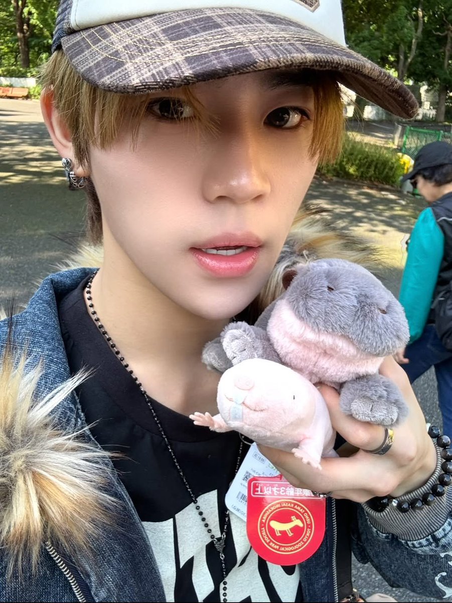 uuioxce's tweet photo. 리키가 돌아왓다얘들아…
하늘아래두개의태양은있을수없다 https://t.co/NzZqeDKy8A